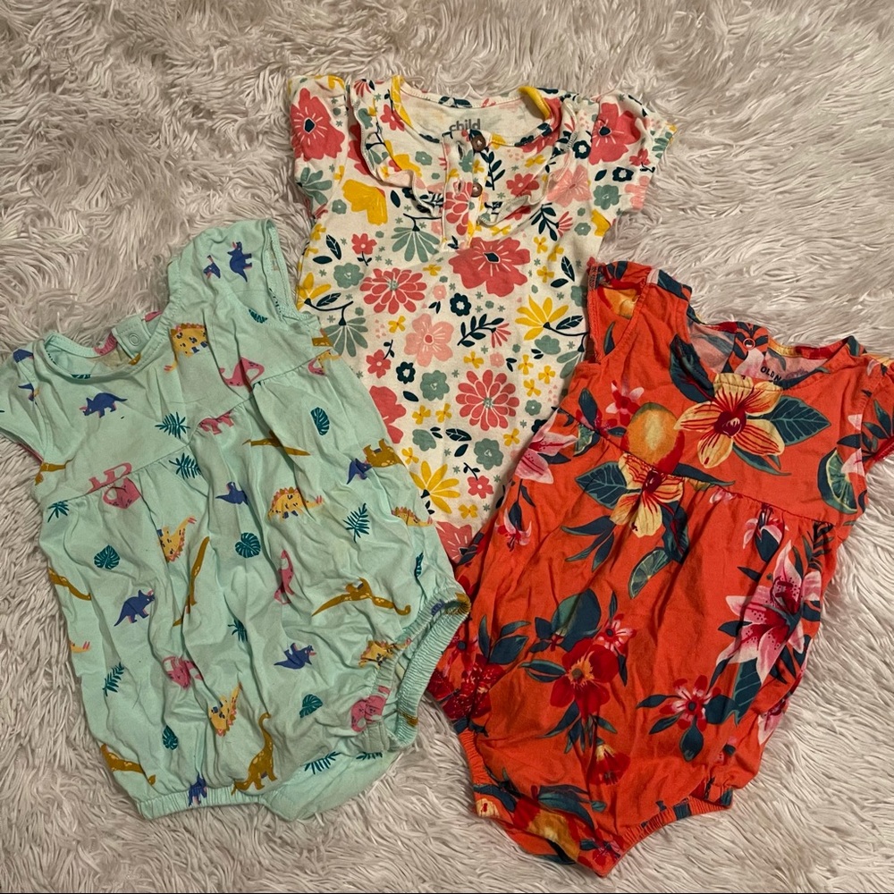 🥳HP🥳 3 bodysuits 2 are old navy & 1 is Carter’s!